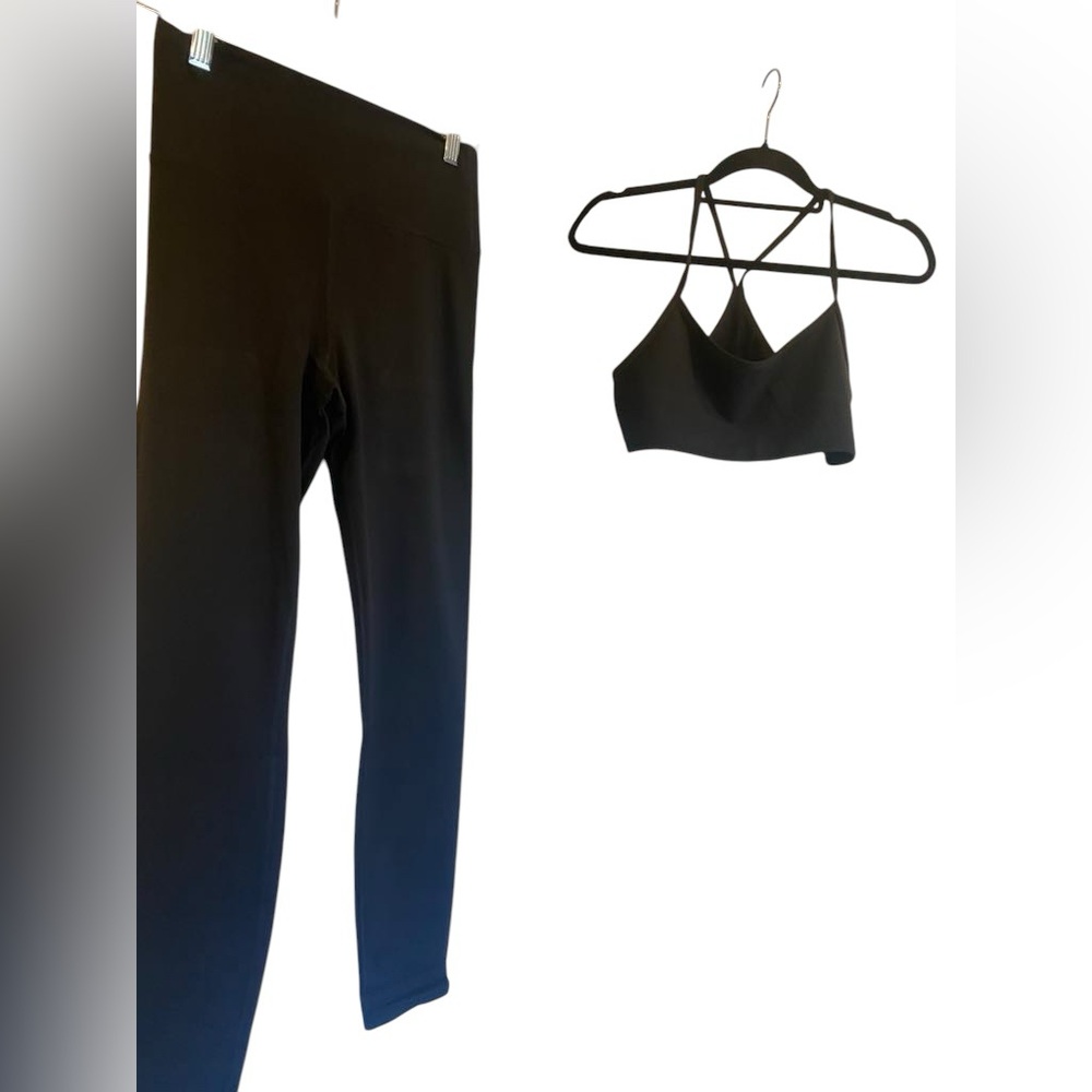 Vuori Black Leggings and Sports Bra Set